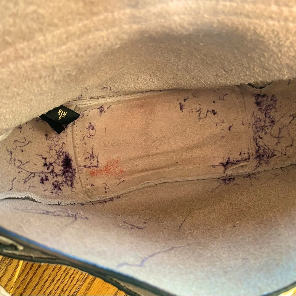 REBECCA MINKOFF. Studded Crossbody grey leather & suede. Outside bag excellent - Picture 8 of 11